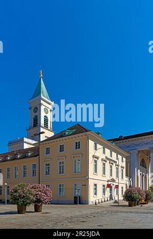 Straßenansicht, Weinbrennerhaus, evangelische Stadtkirche, erbaut 1807 bis 1816 Stockfoto