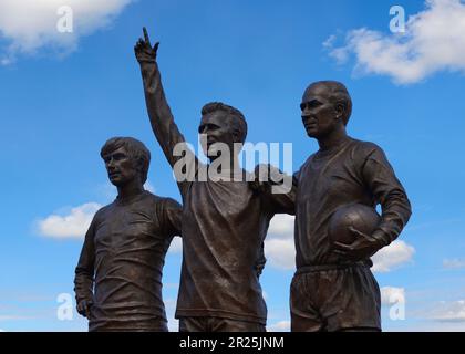 Holy Trinity Statue vor dem Manchester United's Stadium, Old Trafford, Manchester, Großbritannien Stockfoto