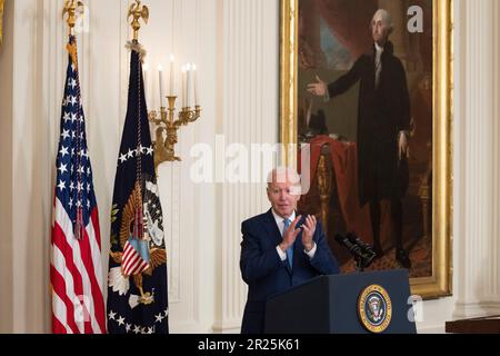 Washington, Vereinigte Staaten. 17. Mai 2023. US-Präsident Joe Biden ehrt 2021-2022 Ehrenmedaillen im Weißen Haus in Washington, DC, am 17. Mai 2023. Kredit: Chris Kleponis/CNP/dpa/Alamy Live News Stockfoto