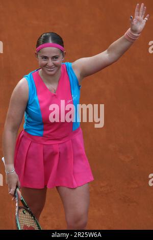 Rom, . 17. Mai 2023. Rom, Italien 17.05.2023: Jeļena Ostapenko aus Lettland während des Spiels gegen Paula Badosa aus Spanien bei der Women's Internazionali BNL d'Italia, WTA 1000, Tennisturnier im Foro Italico in Rom, Italien, am 17. Mai 2023. Kredit: Unabhängige Fotoagentur/Alamy Live News Stockfoto