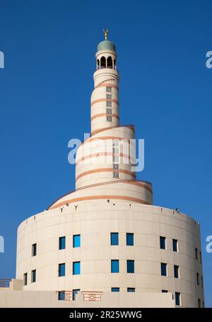 Minarett der Spiralmoschee, bin Zaid, Fanar Islamic Culture Center, Doha, Katar Stockfoto