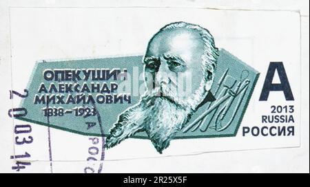 MOSKAU, RUSSLAND - 30. OKTOBER 2022: In Russland gedruckte Briefmarken zeigen Alexander Opekushin, Bildhauer, Standard-Kuvertstock, ca. 2019 Stockfoto