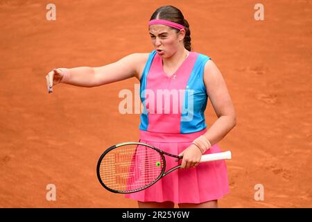 Rom, Italien. 17. Mai 2023. Jelena Ostapenko aus Lettland zeigt Gesten während ihres Spiels gegen Paula Badosa aus Spanien beim Internazionali BNL d'Italia Tennis Turnier im Foro Italico in Rom am 17. Mai 2023. Kredit: Insidefoto di andrea staccioli/Alamy Live News Stockfoto