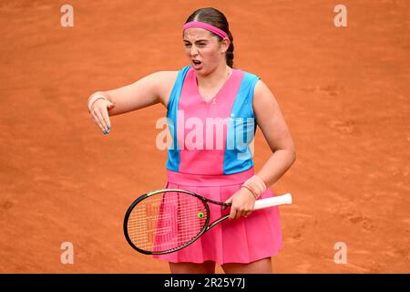 Rom, Italien. 17. Mai 2023. Jelena Ostapenko aus Lettland zeigt Gesten während ihres Spiels gegen Paula Badosa aus Spanien beim Internazionali BNL d'Italia Tennis Turnier im Foro Italico in Rom am 17. Mai 2023. Kredit: Insidefoto di andrea staccioli/Alamy Live News Stockfoto