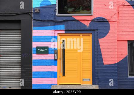 Die pflanzenbasierte Fleischalternative Meatless Farm in der Wharf Street, im Stadtzentrum von Leeds, West Yorkshire, Großbritannien, ging diese Woche in die Verwaltung. Stockfoto