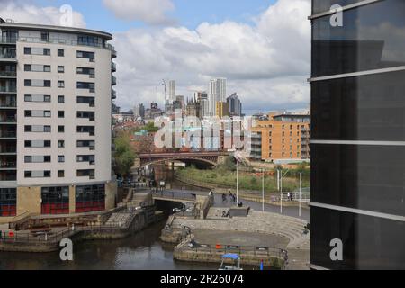 Blick in Richtung Leeds Minster und Stadtzentrum vom Royal Armouries Museum in West Yorkshire, Großbritannien Stockfoto