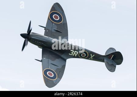 Das Supermarine Spitfire ist ein britisches einsitzendes Kampfflugzeug, das von der Royal Air Force und anderen alliierten Ländern während des Zweiten Weltkriegs eingesetzt wurde. Stockfoto