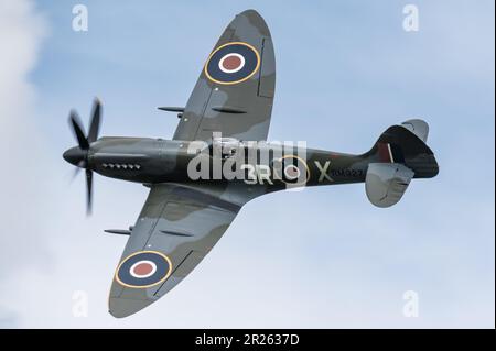 Das Supermarine Spitfire ist ein britisches einsitzendes Kampfflugzeug, das von der Royal Air Force und anderen alliierten Ländern während des Zweiten Weltkriegs eingesetzt wurde. Stockfoto