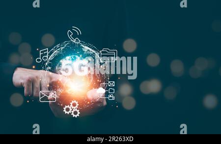 Globale Netzwerkverbindung 5G Business man. Globale Netzwerkverbindung 5G mit Icon-Konzept, Technologie Netzwerk Drahtlossysteme und Internet of Stockfoto