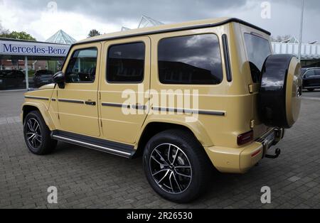 Itterbeck, Deutschland März 12 2023 Ein Mercedes Jeep steht vor dem Mercedes-Händler. Es ist ein Mercedes-Benz G-Klasse W460 Stockfoto