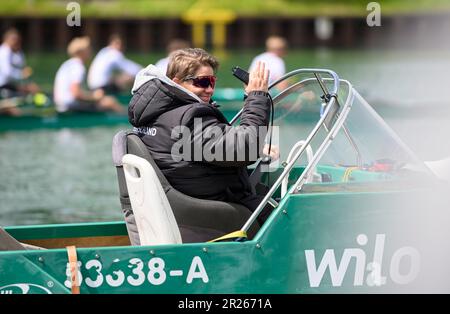 DRV Bundescoachin/Coachin Sabine TSCHAEGE (Tschage) in einem Schlauchboot. Rudern, Präsentation Deutschland 8., am 17. Mai 2023 in Dortmund. Stockfoto