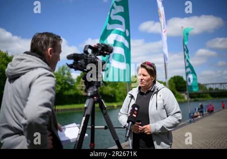 DRV Bundescoachin/Coachin Sabine TSCHAEGE (Tschage) während eines Interviews, Rudern, Präsentation Deutschland 8. Am 17. Mai 2023 in Dortmund. Stockfoto