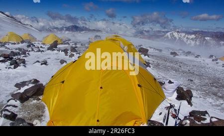 Spektakulärer Vormittag im Höhenlager auf Aconcagua Stockfoto