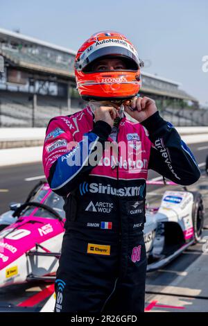 Indianapolis, USA. 17. Mai 2023. DER INDYCAR-Fahrer SIMON PAGENAUD (60) aus Montorillon, Frankreich, bereitet sich auf das Training für die Indianapols 500 auf dem Indianapolis Motor Speedway in Indianapolis, USA, vor. (Kreditbild: © Walter G. Arce Sr./ZUMA Press Wire) NUR REDAKTIONELLE VERWENDUNG! Nicht für den kommerziellen GEBRAUCH! Stockfoto