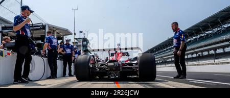 Indianapolis, USA. 17. Mai 2023. DER INDYCAR-Fahrer SANTINO FERRUCCI (14) aus Woodbury, Connecticut, bereitet sich auf das Training für die Indianapols 500 auf dem Indianapolis Motor Speedway in Indianapolis, USA, vor. (Kreditbild: © Walter G. Arce Sr./ZUMA Press Wire) NUR REDAKTIONELLE VERWENDUNG! Nicht für den kommerziellen GEBRAUCH! Stockfoto