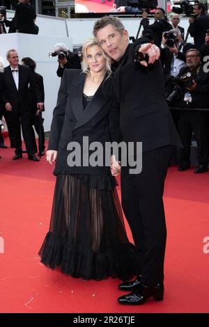 Cannes, Frankreich. 17. Mai 2023. Ryan Shawhughes Hawke und Ethan Hawke besuchen am 17. Mai 2023 im Palais des Festivals in Cannes, Frankreich, den roten Monsterteppich beim 76. Jährlichen Filmfestival in Cannes. Foto: David Niviere/ABACAPRESS.COM Kredit: Abaca Press/Alamy Live News Stockfoto