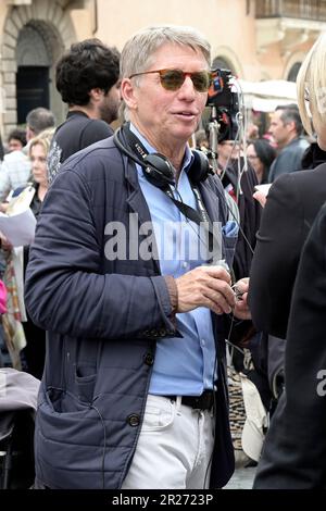 Rom, Italien. 17. Mai 2023. Bradley Bell bei Dreharbeiten zur CBS TV-Serie „The bold and the beautiful/Reich und schön“ auf der Piazza Navona. Rom, 17.05.2023 Kredit: Geisler-Fotopress GmbH/Alamy Live News Stockfoto