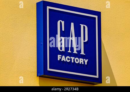 Der GAP Store ist in den Gulfport Premium Outlets am 13. Mai 2023 in Gulfport, Mississippi, zu sehen. GAP ist ein amerikanisches Bekleidungsunternehmen, das 1969 gegründet wurde. Stockfoto