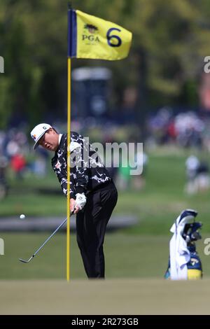 Rochester, Usa. 17. Mai 2023. Sungjae im Chips auf das 6.-Loch während seiner Proberunde für die PGA-Meisterschaft 2023 im Oakwood Country Club in Rochester, New York, am Mittwoch, den 17. Mai 2023. Foto: Aaron Josefczyk/UPI Credit: UPI/Alamy Live News Stockfoto