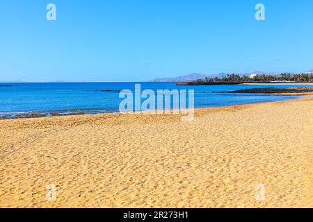 Weißer Sandstrand in Lanzarote. Playa Del Reducto Arrecife Stockfoto