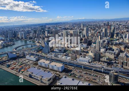 Shibaura Pier und Berg Fuji vom Himmel aus gesehen über Chuo ward Stockfoto