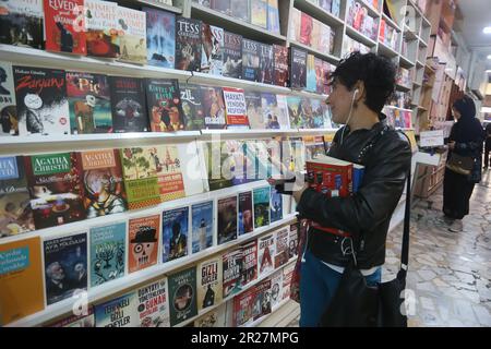 ISTANBUL, TÜRKEI - 31. OKTOBER: Traditioneller Kadikoy-Buchmarkt am 31. Oktober 2019 in Istanbul, Türkei. Stockfoto