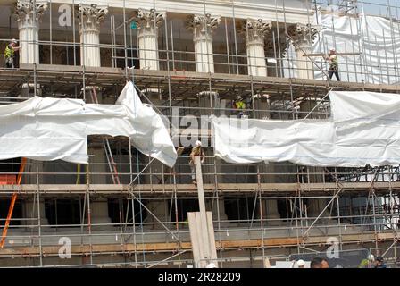 London, Großbritannien, 17. Mai 2023 die National Gallery am Trafalgar Square wird vor ihren zweijährigen Feierlichkeiten im Jahr 2024 grundlegend überarbeitet. Stockfoto