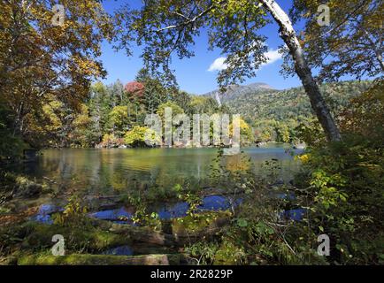 See Akan-ko, Herbstfarben Stockfoto