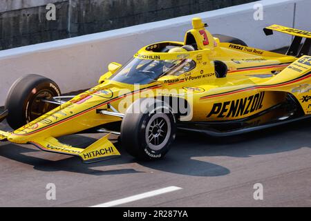 Indianapolis, Usa. 17. Mai 2023. Der IndyCar-Fahrer Scott McLaughlin trainiert für den 2023 Indy 500 auf dem Indianapolis Motor Speedway in Indianapolis, Indiana. Kredit: SOPA Images Limited/Alamy Live News Stockfoto