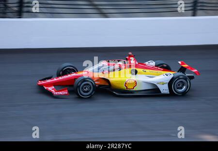 Indianapolis, Usa. 17. Mai 2023. IndyCar-Fahrer Josef Newgarden trainiert für den 2023 Indy 500 auf dem Indianapolis Motor Speedway in Indianapolis, Indiana. Kredit: SOPA Images Limited/Alamy Live News Stockfoto