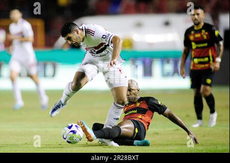 Recife, Brasilien. 17. Mai 2023. Center) während des Spiels zwischen Sport X São Paulo, gültig für das erste Spiel der Runde von 16 des brasilianischen Männer-Fußballpokals 2023, gespielt am Mittwoch (17) im Adelmar da Costa Stadium Carvalho, bekannt als Ilha do Retiro Stadium, in Recife (PE). Kredit: Ricardo Fernandes/Spia Photo/FotoArena/Alamy Live News Stockfoto