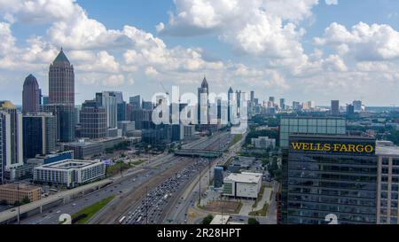 Die Skyline von Atlanta, Georgia, an einem sonnigen Tag im Mai Stockfoto