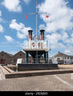 Die Dampfuhr von Jersey ist eine maßstabsgetreue Nachbildung des Mittelabschnitts eines Paddeldampfers namens Ariadne mit einer Scheinbrücke. Stockfoto