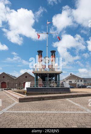 Die Dampfuhr von Jersey ist eine maßstabsgetreue Nachbildung des Mittelabschnitts eines Paddeldampfers namens Ariadne mit einer Scheinbrücke. Stockfoto