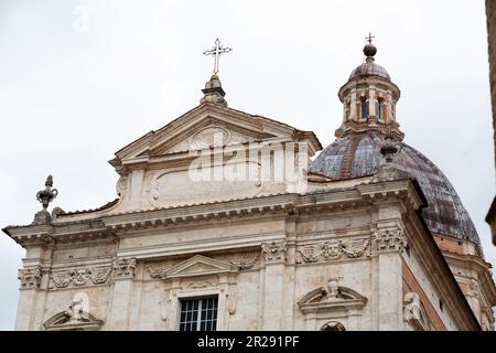 Insigne Collegiata di Santa Maria in Provenzano ist eine römisch-katholische Kollegialkirche im späten Renaissance-Barock-Stil auf der Piazza Provenzano Salvani in Stockfoto