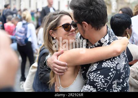 Karissa Lee Traples (L) und Matthew Atkinson (R) besuchen die Seifenoper „Beautiful“ auf der Piazza Navona. (Foto: Mario Cartelli / SOPA Images / Sipa USA) Stockfoto