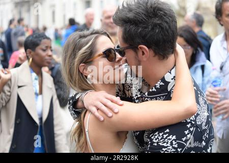 Rom, Italien. 17. Mai 2023. Karissa Lee Traples (L) und Matthew Atkinson (R) besuchen die Seifenoper „Beautiful“ auf der Piazza Navona. (Foto: Mario Cartelli/SOPA Images/Sipa USA) Guthaben: SIPA USA/Alamy Live News Stockfoto