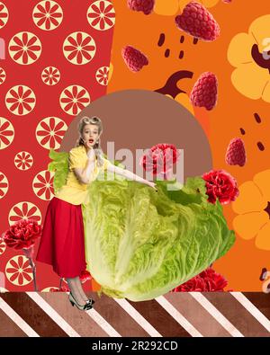 Collage für zeitgenössische Kunst. Hübsches, junges, blondes Mädchen mit riesigem Salat vor abstraktem Hintergrund mit Beeren Stockfoto