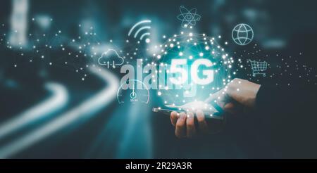 Globale Netzwerkverbindung 5G Business man. Globale Netzwerkverbindung 5G mit Icon-Konzept, Technologie Netzwerk Drahtlossysteme und Internet of Stockfoto