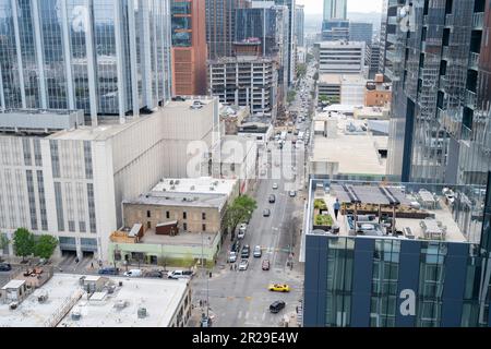 Vereinigte Staaten. 09. März 2023. Luftaufnahme der 5. Street und der Innenstadt von Austin, Texas, mit sichtbaren Gebäuden und Wolkenkratzern, 9. März 2023. (Foto: Smith Collection/Gado/Sipa USA) Guthaben: SIPA USA/Alamy Live News Stockfoto