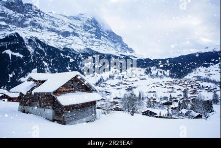 Der Aussichtspunkt der Alpen im Winter, Grindelwald Schweiz. Schweizer Ski-Bergresort mit dem berühmten Eiger, Mönch und Jungfrau Mount Stockfoto