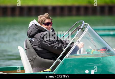 Dortmund/Deutschland. 17. Mai 2023, DRV Bundescoachin/Coachin Sabine TSCHAEGE (Tschage) in einem Schlauchboot, Rudern, Präsentation Deutschland 8., am 17. Mai 2023 in Dortmund/Deutschland. Stockfoto