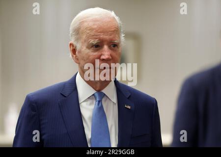 Hiroshima, Präfektur Hiroshima, Japan. 18. Mai 2023. US-Präsident Joe Biden kommt zu einem bilateralen Treffen mit Fumio Kishida, Japans Ministerpräsident, vor dem Gipfel der Gruppe der Sieben (G-7)-Führer am Donnerstag, den 18. Mai 2023 in Hiroshima, Japan. (Credit Image: © POOL via ZUMA Press Wire) NUR REDAKTIONELLE VERWENDUNG! Nicht für den kommerziellen GEBRAUCH! Stockfoto