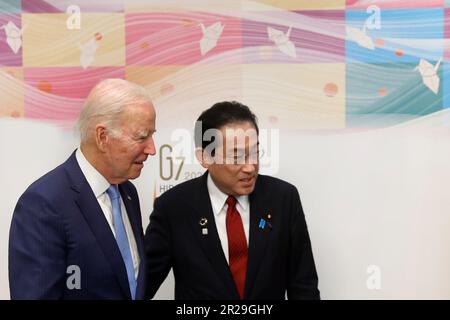 Hiroshima, Präfektur Hiroshima, Japan. 18. Mai 2023. US-Präsident Joe Biden, Left, und Fumio Kishida, Japans Premierminister, vor einem bilateralen Treffen im Vorfeld des Gipfeltreffens der G-7-Führer in Hiroshima, Japan, am Donnerstag, den 18. Mai 2023. (Credit Image: © POOL via ZUMA Press Wire) NUR REDAKTIONELLE VERWENDUNG! Nicht für den kommerziellen GEBRAUCH! Stockfoto