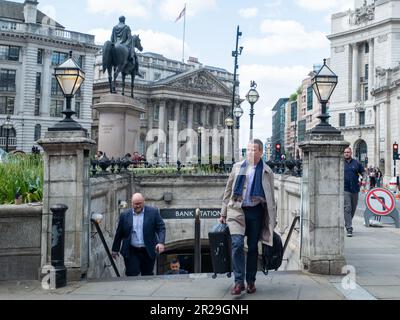 London - Mai 2023: Bank Station vor der Bank of England in der City of London Stockfoto