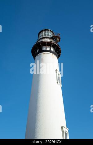 Vom Leuchtturm Pigeon Point in Pescadero, Kalifornien, 19. November 2022, aus einem niedrigen Winkel aus. (Foto: Smith Collection/Gado/Sipa USA) Stockfoto