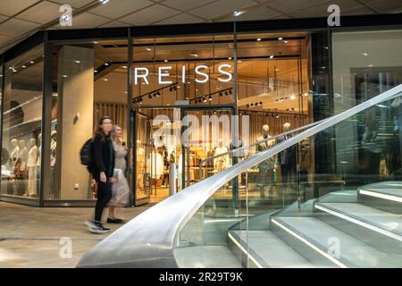 London - Mai 2023: Reiss Shop in One New Change Stockfoto