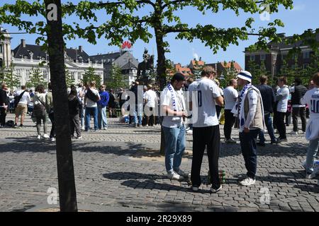 Mai 18,2023/Denamrk zwei lokale Fußballvereine spielen in Parken in Cpenhagen die IFC Copenhagen und das Ootball-Team Aalborg, und Fußballfans können sich mit Bier und Spoort-Fans auf den enjpy-Tag stürzen und Macteh im Parkhaus in Kopenhagen, Dänemark, ansehen. (Foto: Francis Joseph Dean/Dean Pictures) Stockfoto