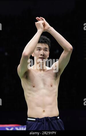 Suzhou, Chinas Provinz Jiangsu. 18. Mai 2023. Li Shifeng aus China feiert nach dem Sieg des Mannes gegen Rasmus Gemke aus Dänemark des Group-A-Spiels zwischen China und Dänemark beim BWF Sudirman Cup in Suzhou, Provinz Jiangsu in Ostchina, am 18. Mai 2023. Kredit: Du Yu/Xinhua/Alamy Live News Stockfoto