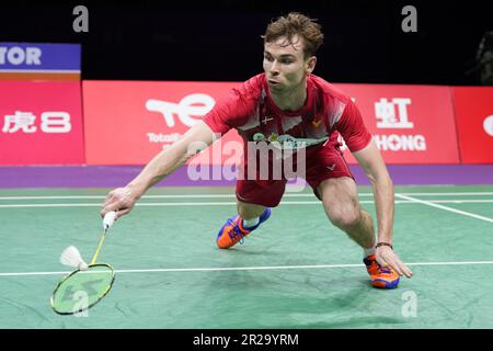 Suzhou, Chinas Provinz Jiangsu. 18. Mai 2023. Rasmus Gemke aus Dänemark tritt beim BWF-Sudirman-Cup in Suzhou, Provinz Jiangsu, Ostchina, am 18. Mai 2023 beim Singlespiel der Männer gegen Li Shifeng aus China der Gruppe A an. Kredit: Du Yu/Xinhua/Alamy Live News Stockfoto